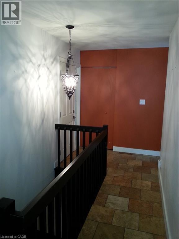 22 Westaway Pl in Hamilton, ON - Building Photo - Building Photo