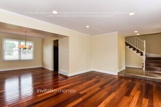 1248 Rosewood Ln in Crystal Lake, IL - Foto de edificio - Building Photo