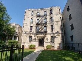 6529 S Kimbark Ave, Unit Apt. 3R in Chicago, IL - Building Photo