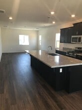 1065 S Argyle Ave in Fowler, CA - Building Photo - Building Photo