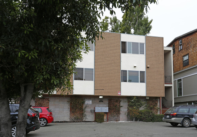 2235 Ashby Ave in Berkeley, CA - Building Photo - Building Photo