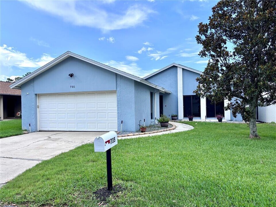 735 Adidas Rd in Winter Springs, FL - Building Photo