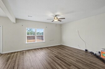 121 Battalion Ln in Hinesville, GA - Building Photo - Building Photo