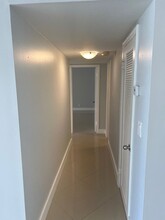 1825 S Ocean Dr, Unit 214 in Hallandale Beach, FL - Foto de edificio - Building Photo