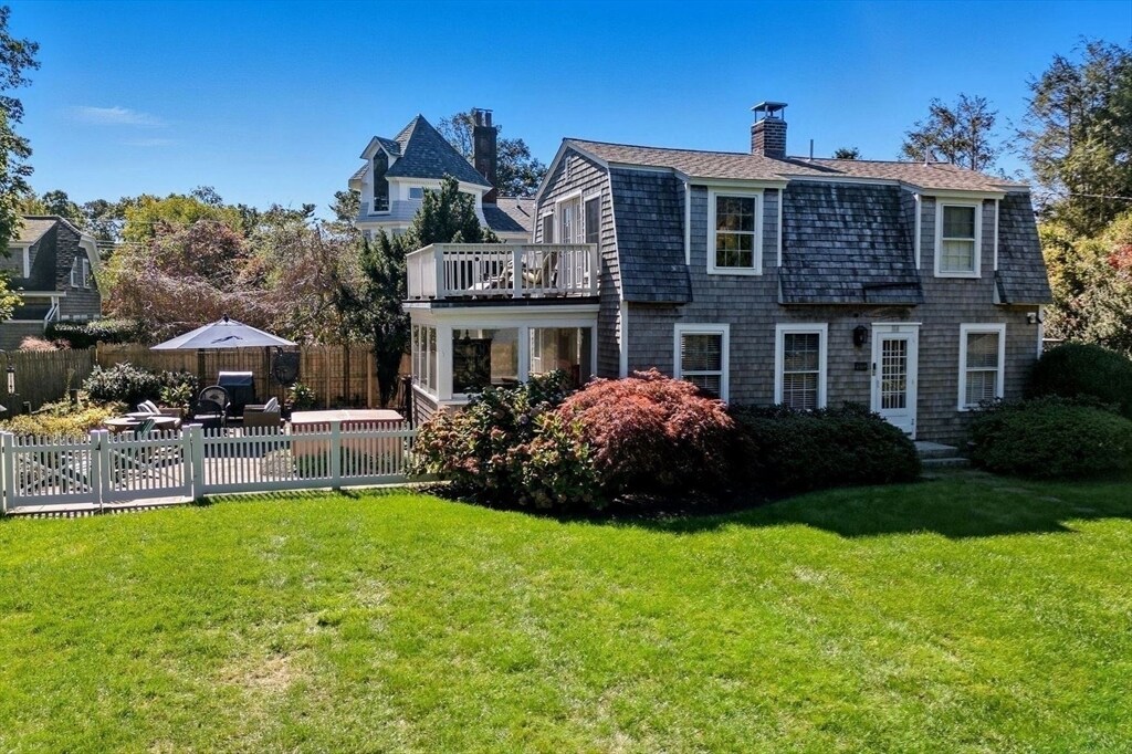 11 Friendship Ln in Duxbury, MA - Building Photo