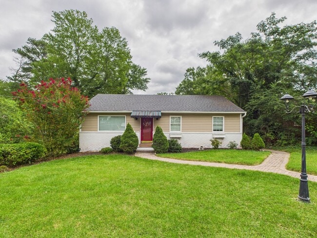 1109 Dinwiddie Ave