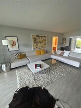 4017 N Cypress Dr in Pompano Beach, FL - Building Photo - Building Photo