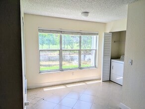 437 Vista Isles Dr, Unit 2216 in Plantation, FL - Building Photo - Building Photo