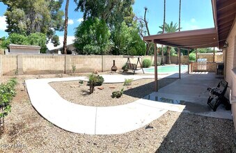 15611 N 57th Ln in Glendale, AZ - Building Photo - Building Photo