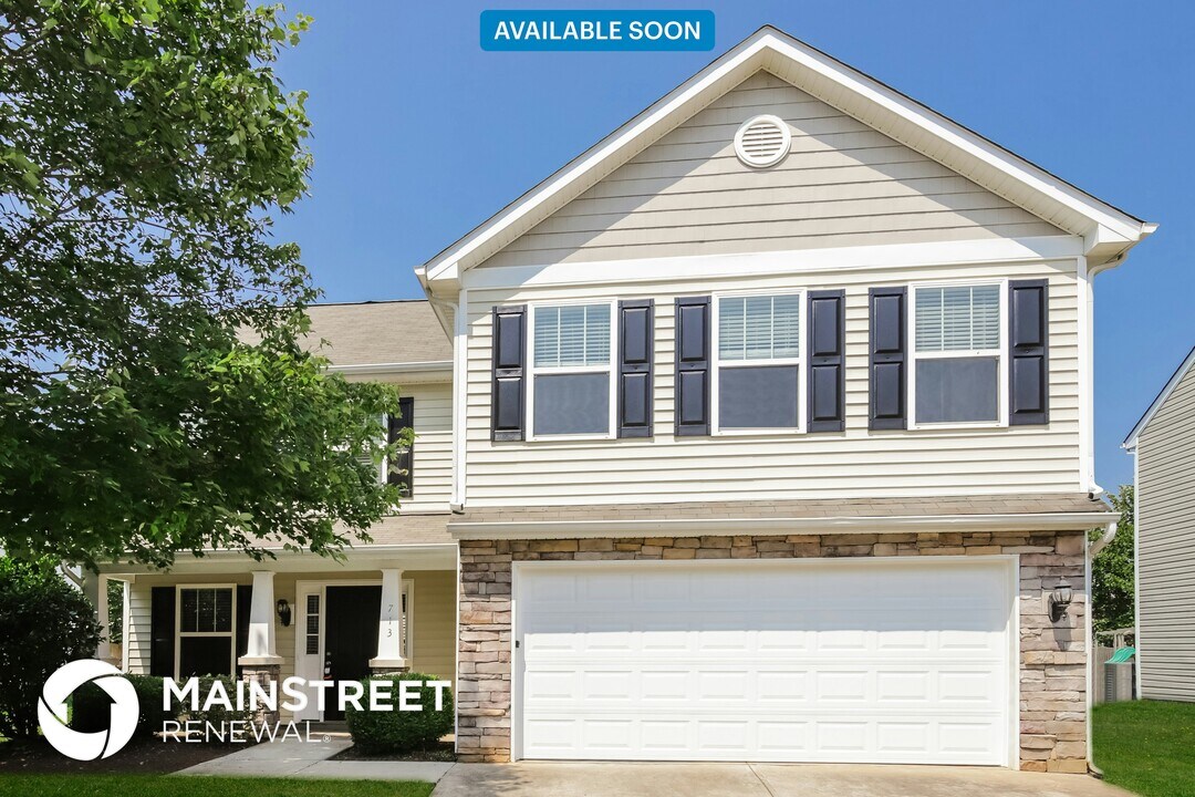 713 Blue Lake Dr in Mebane, NC - Building Photo