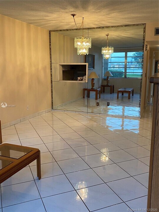 1481 NE Miami Gardens Dr-Unit -174 in Miami, FL - Building Photo