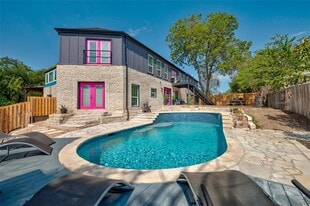 120 Acapulco Dr in Lakeway, TX - Building Photo