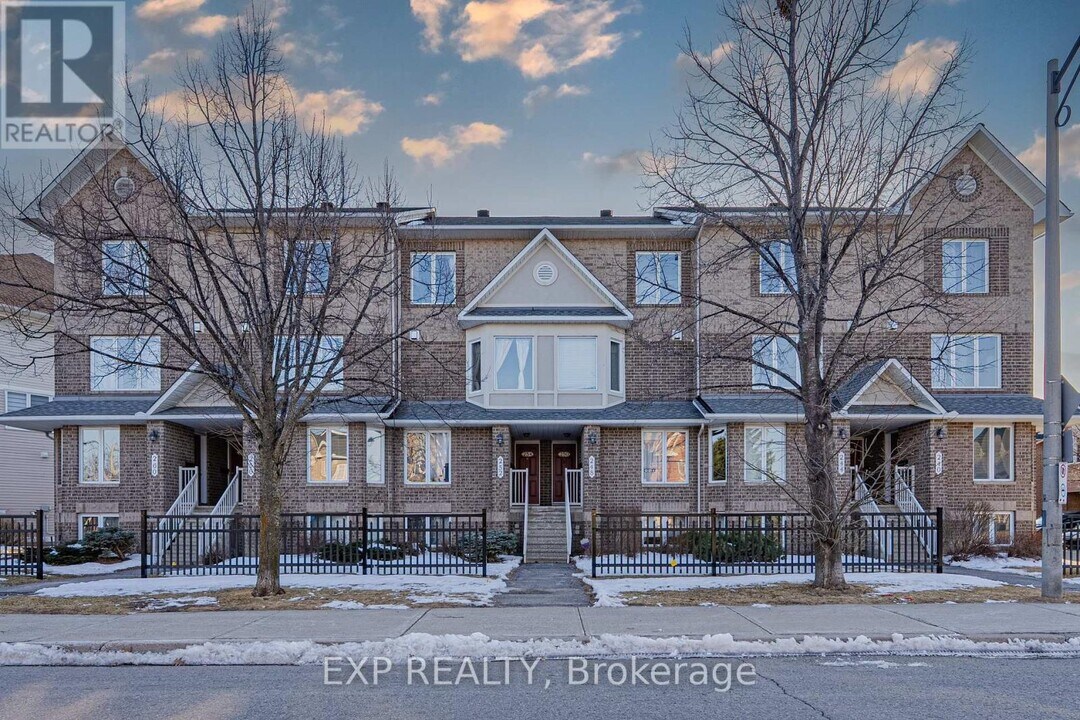 254 Cresthaven Dr in Ottawa, ON - Building Photo