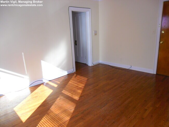 6948 N Ashland Blvd in Chicago, IL - Building Photo - Building Photo