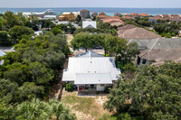 21624 Caribbean Ln in Panama City Beach, FL - Foto de edificio - Building Photo