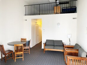 207 S Patrick St-Unit -206 in Alexandria, VA - Building Photo - Building Photo