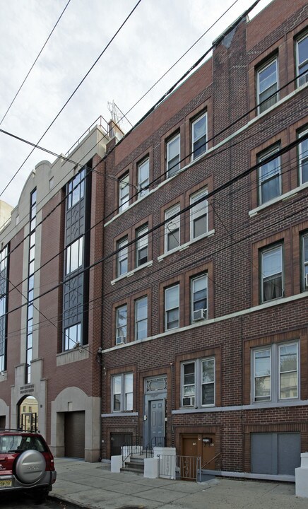 104 Romaine Ave in Jersey City, NJ - Building Photo