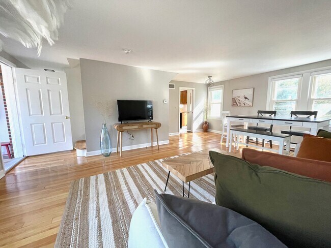 35 Cumberland St, Unit 2 in Brunswick, ME - Foto de edificio - Building Photo