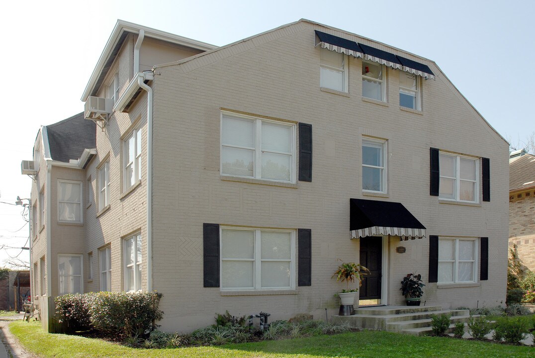 Castle Court in Houston, TX - Building Photo