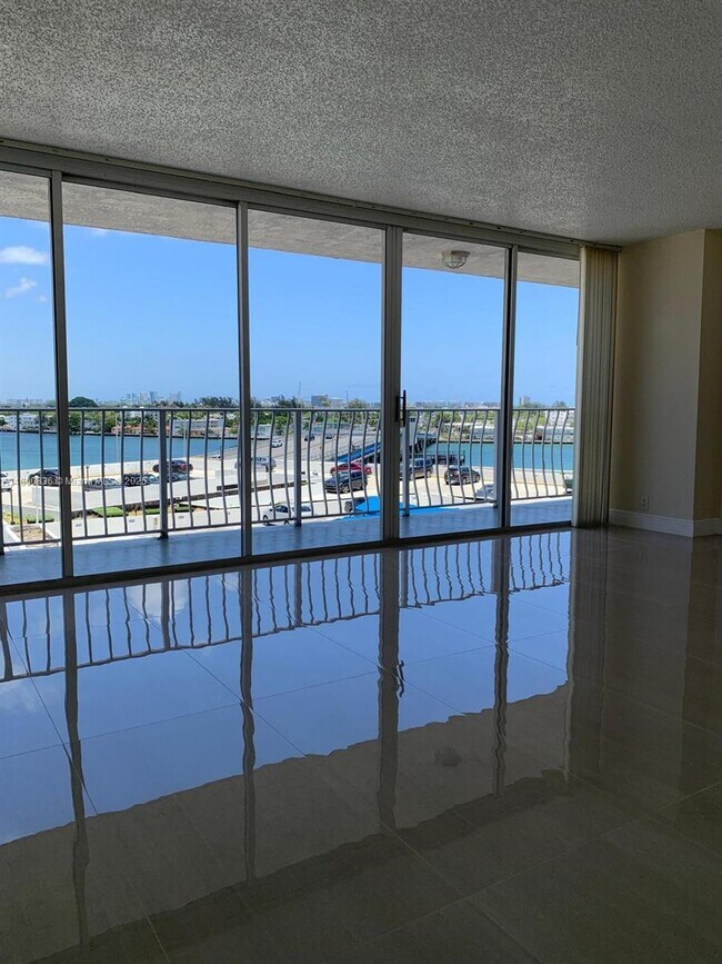 property at 7601 E Treasure Dr