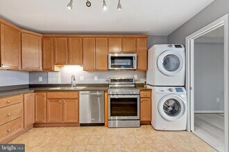 3705 S George Mason Dr in Falls Church, VA - Building Photo - Building Photo