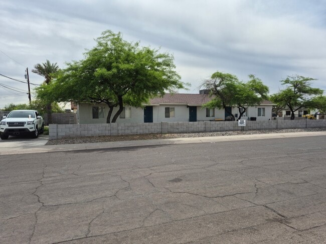 2504 E Mobile Ln in Phoenix, AZ - Building Photo - Building Photo