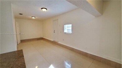 2124 Scott St in Hollywood, FL - Building Photo - Building Photo