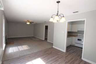 4222 S Park Dr in Tyler, TX - Building Photo - Building Photo