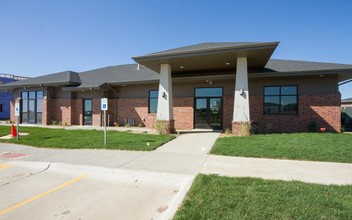 The Summit at Sunnybrook Village in Sioux City, IA - Building Photo - Building Photo