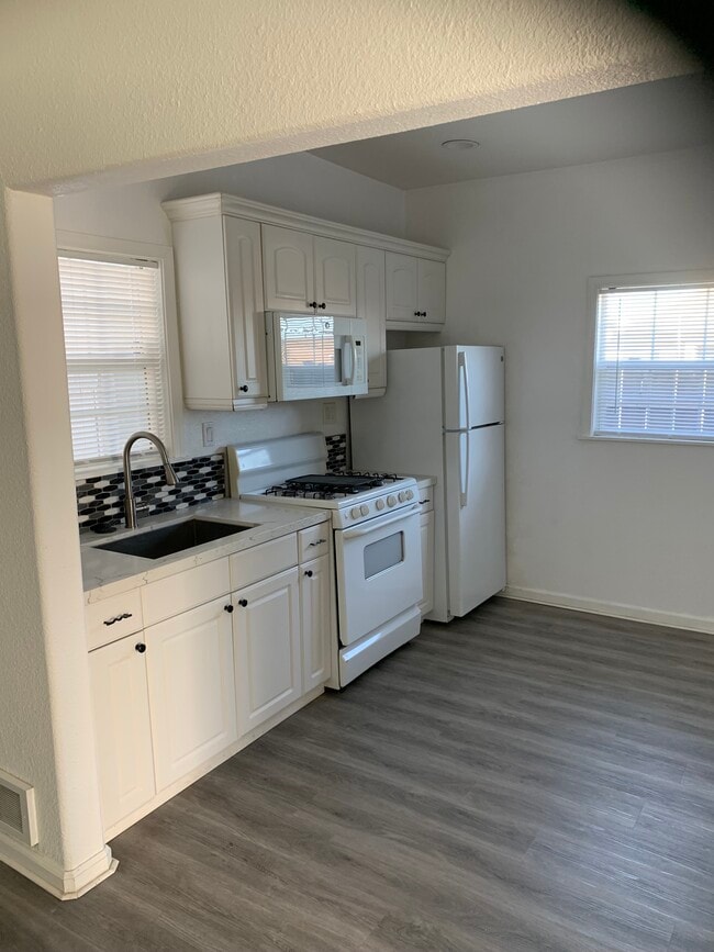 2019 E 20th St, Unit D in Oakland, CA - Foto de edificio - Building Photo