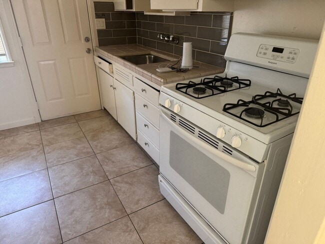 232 Warren Ave in Bakersfield, CA - Building Photo - Building Photo