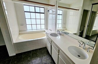 12232 Caminito Del Mar Sands in San Diego, CA - Building Photo - Building Photo