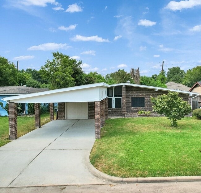 property at 5627 Southbrook Dr