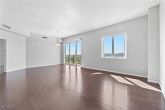 8255 Las Vegas Blvd S, Unit 1819 in Las Vegas, NV - Building Photo - Building Photo