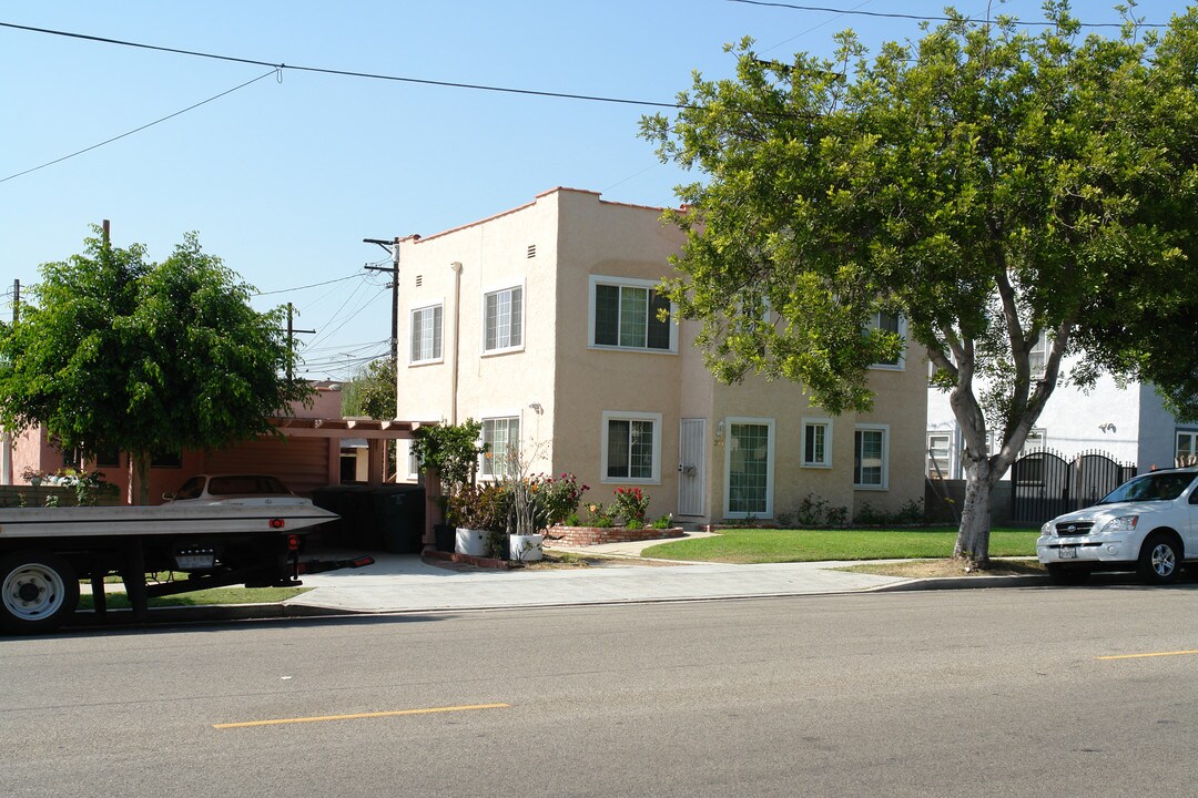 211 Sinclair Ave in Glendale, CA - Building Photo