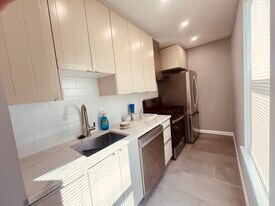 77 Manville Rd, Unit 3R in Woonsocket, RI - Building Photo