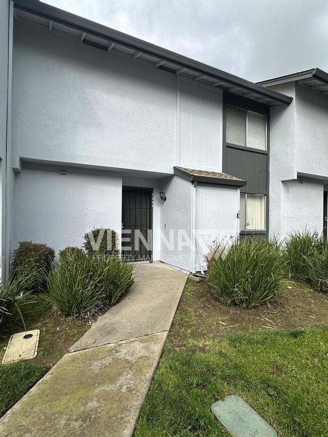 5066 Greenberry Dr in Sacramento, CA - Building Photo - Building Photo