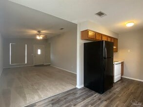 504 Ashwood Ln in Pensacola, FL - Building Photo - Building Photo