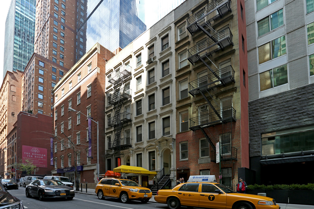 127 W 56th St in New York, NY - Foto de edificio