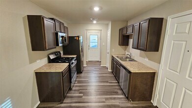 8131 Blooming Meadow Ln in Houston, TX - Building Photo - Building Photo