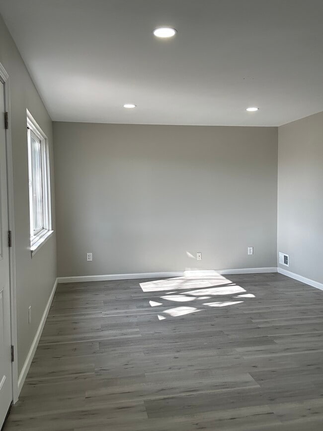 5901 Roosevelt St in Taylor, MI - Building Photo - Building Photo