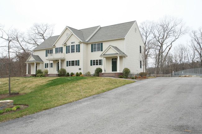 30 Kilby St in Hingham, MA - Foto de edificio - Building Photo