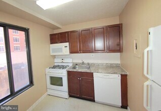 1440 N St NW, Unit 314 in Washington, DC - Building Photo - Building Photo