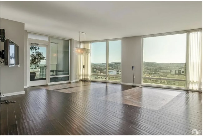 425 1st, Unit 1503 in San Francisco, CA - Foto de edificio - Building Photo