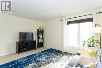 493 Chapman Mills Dr in Ottawa, ON - Building Photo - Building Photo