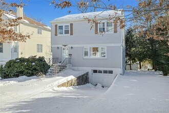 136 Johnson Rd in Scarsdale, NY - Building Photo - Building Photo