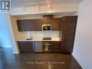 460 Adelaide St E in Toronto, ON - Building Photo - Building Photo