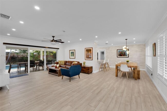 6440 SW 63rd Terrace in South Miami, FL - Building Photo - Building Photo