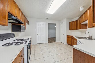 6114 Fox Wind Ct in Houston, TX - Building Photo - Building Photo