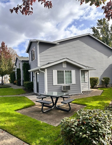 Clark Avenue Apartments in Battle Ground, WA - Foto de edificio